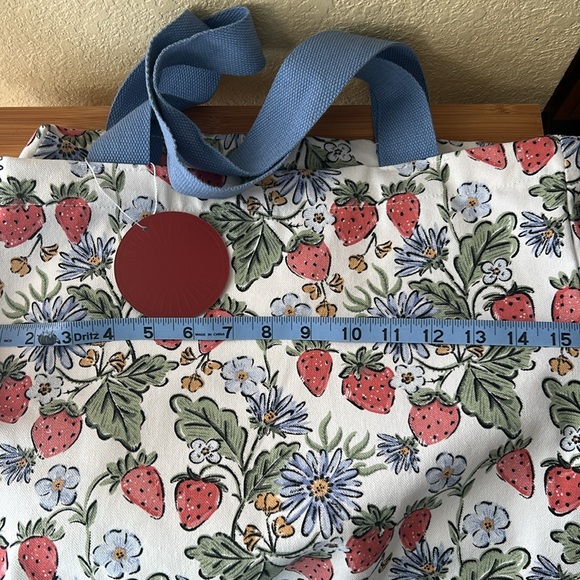 Strawberries floral Tote Bag with Blue Handles, NWT - Picture 7 of 7